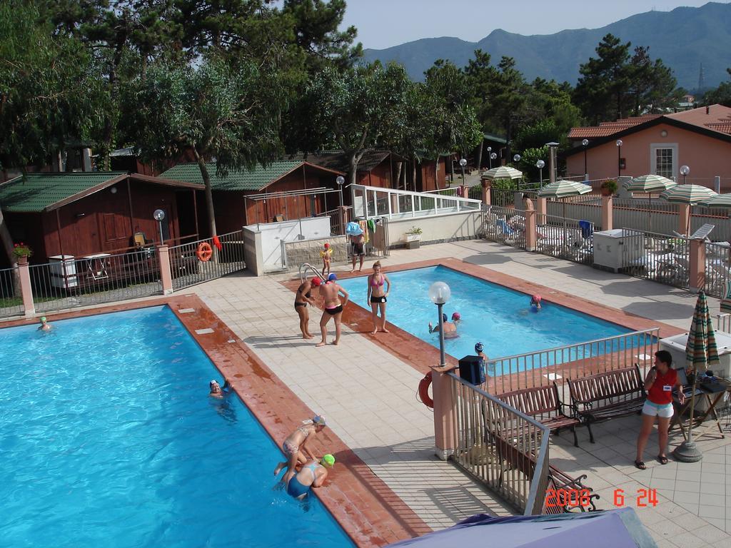 La Pineta Hotel Albenga Exterior photo